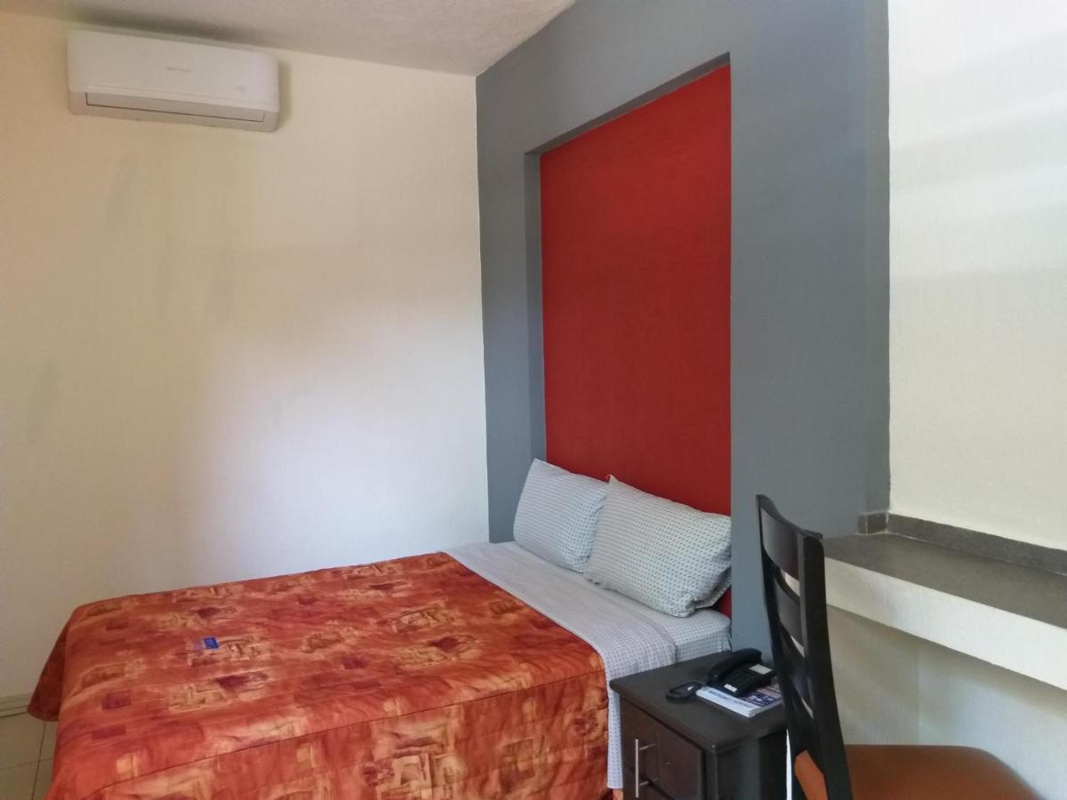 Hotel Jorge Alejandro グアダラハラ エクステリア 写真