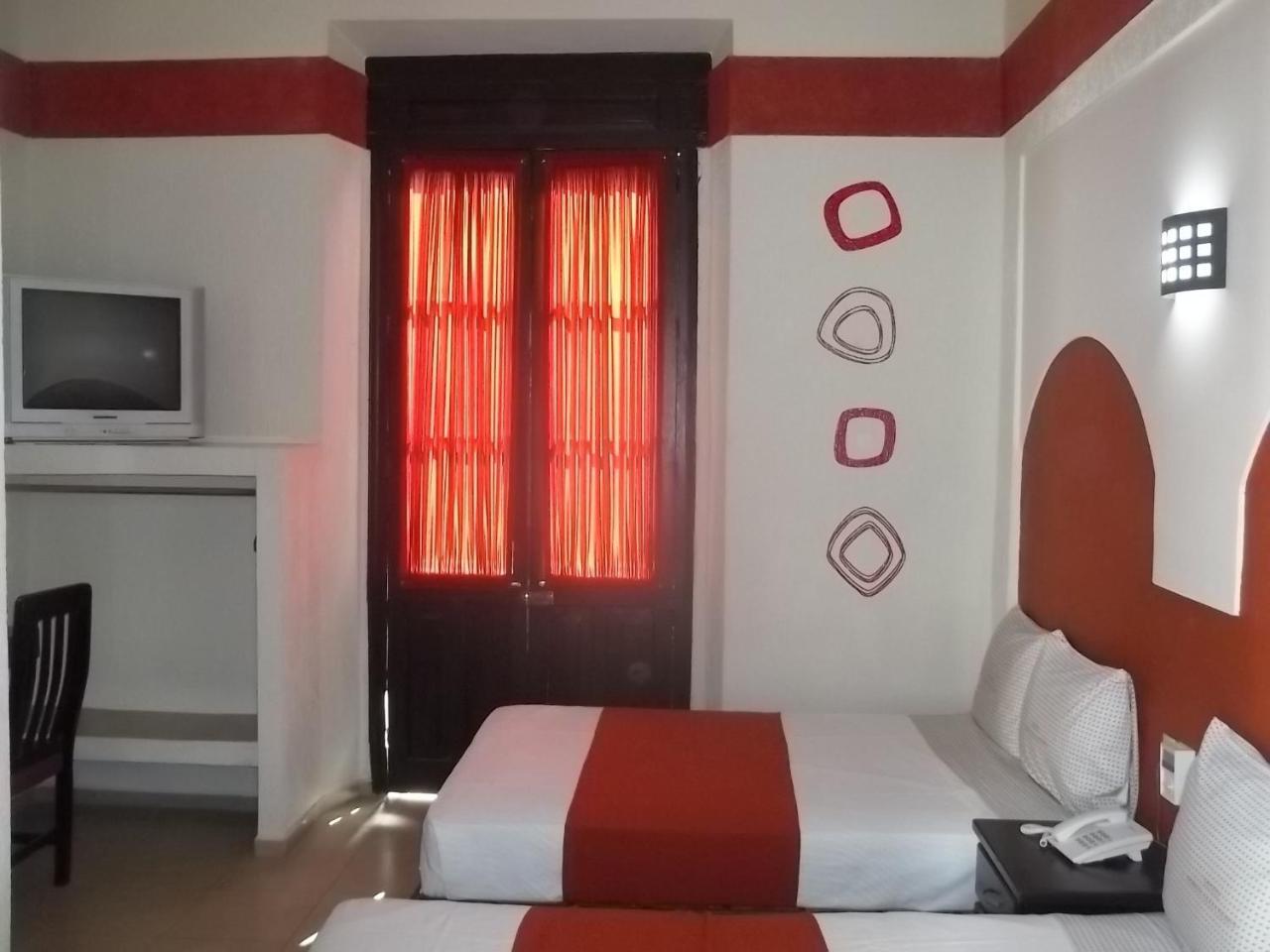 Hotel Jorge Alejandro グアダラハラ エクステリア 写真